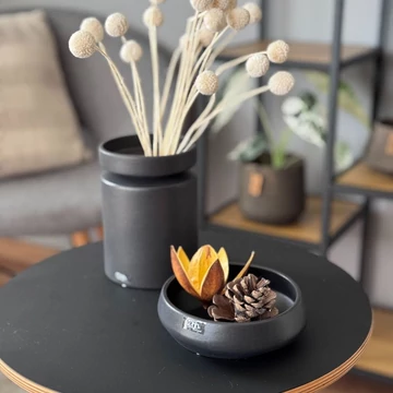 DESIGN EDIT Ania kerámia váza és tálka szett – matt fekete DESIGN EDIT Ania kerámia váza és tálka szett – matt fekete