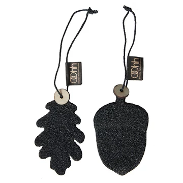 Fekete Wood’z díszek – kézzel készült makk és tölgyfalevél papírból és fűrészporból.