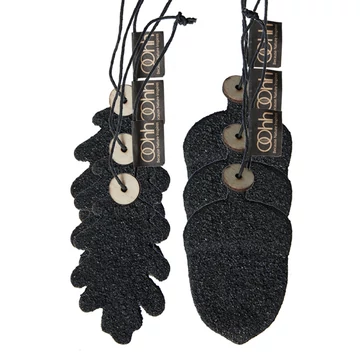 Fekete Wood’z díszek – kézzel készült makk és tölgyfalevél papírból és fűrészporból.