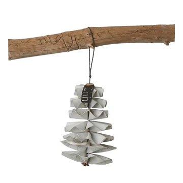 Fehér Papír toboz karácsonyfa dísz – kézzel formált, természetes dekoráció