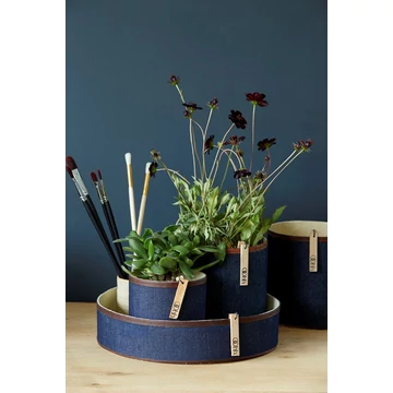 Közepes méretű kaspó újrahasznosított farmerből, vízálló belső réteggel