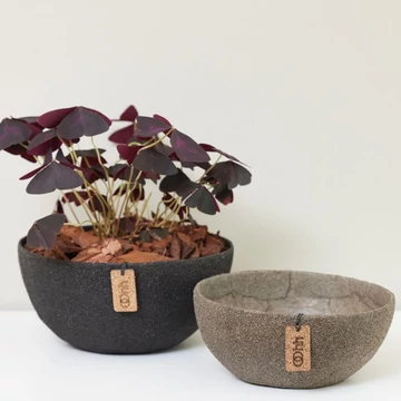 WOOD’z Kézzel készült fekete tál L méretben – égetett fűrészporral díszítve