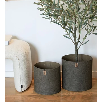 WOOD’z kollekció L méretű kaspója kávé színben, természetes fűrészporos textúrával