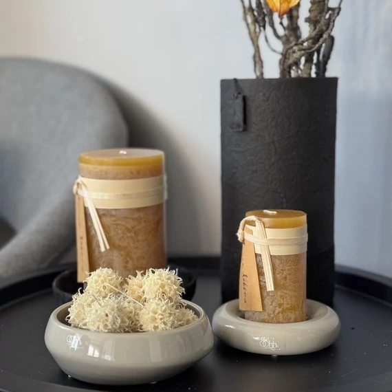 DESIGN EDIT Wood’z váza, Ania tál és gyertyák – fekete & homokszín