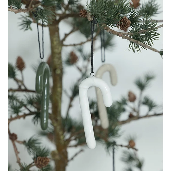 Skandináv stílusú Candy canes – fényes homok színben, karácsonyfán.