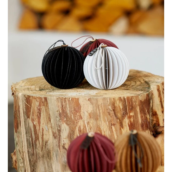 Kézzel készített, bordó papírgömb – fenntartható dekoráció