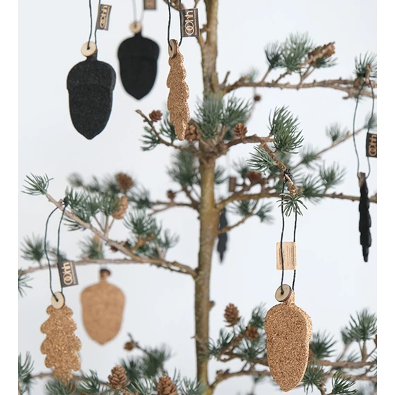 Skandináv stílusú Wood’z díszek – fekete árnyalatban, fenntartható anyagokból.