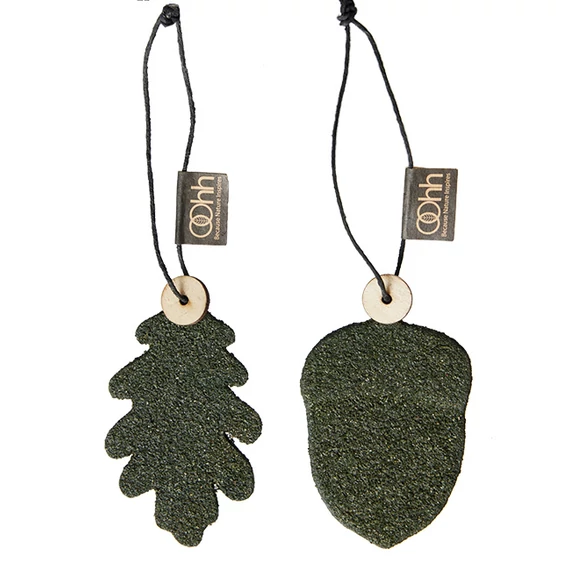 Olívazöld Wood’z díszek – kézzel készült makk és tölgyfalevél papírból és fűrészporból.
