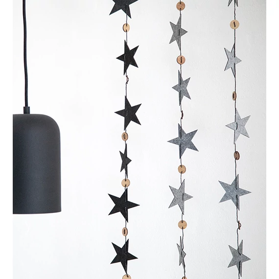 Fehér eco-felt csillagok fából készült gyűrűkkel – OOhh kollekció