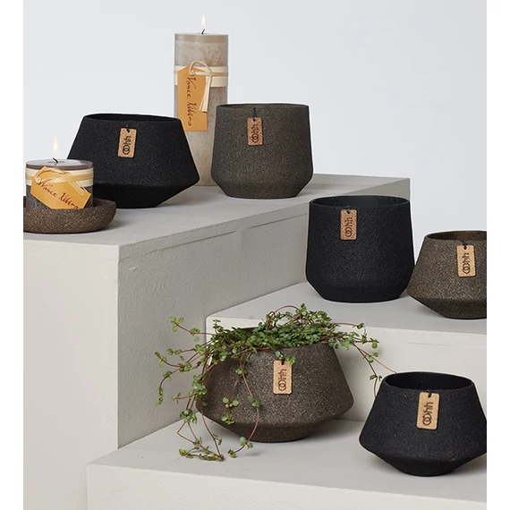 Skandináv stílusú fekete kaspó, újrahasznosított anyagokból