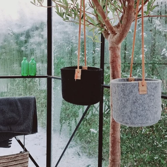 WOOL Zero waste felakasztható virágtartó - szürke