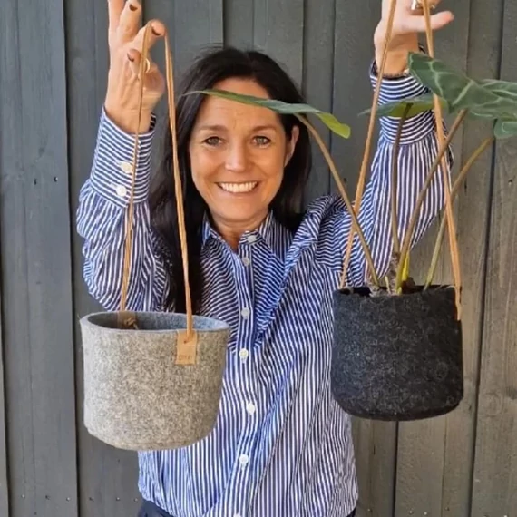 WOOL Zero waste felakasztható virágtartó - szürke