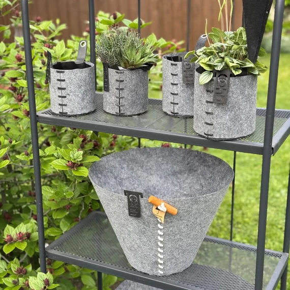 ÖKO FILC, kültéri V alakú tároló - szürke - M