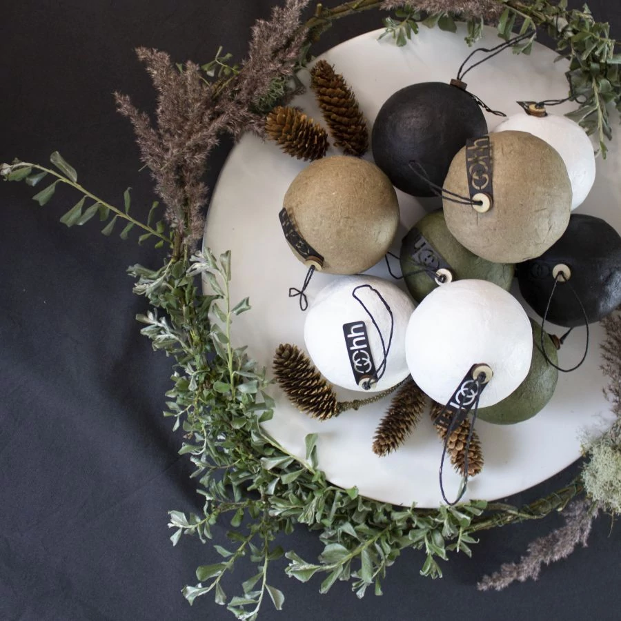 KARÁCSONYI DÍSZEK ÉS FENYŐDEKORÁCIÓK